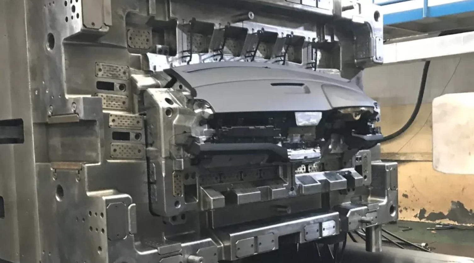 Инъекция формовка Automotive-1